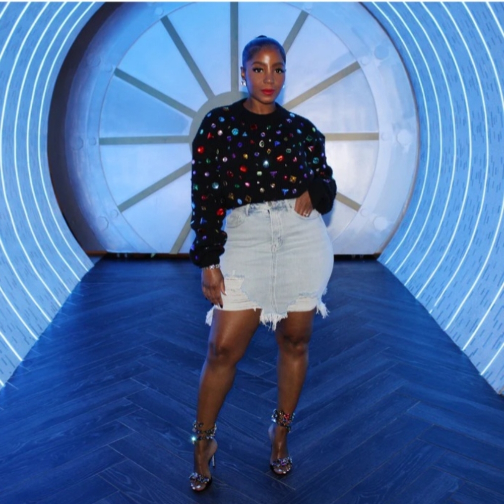 This sweater is a head a turner